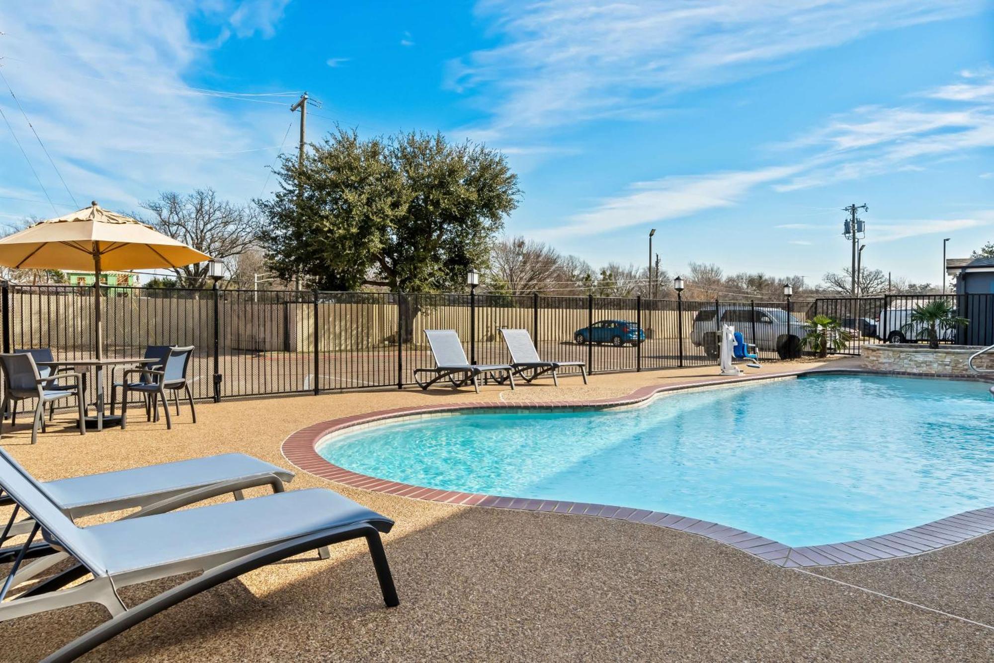Best Western Executive Inn Seagoville Экстерьер фото